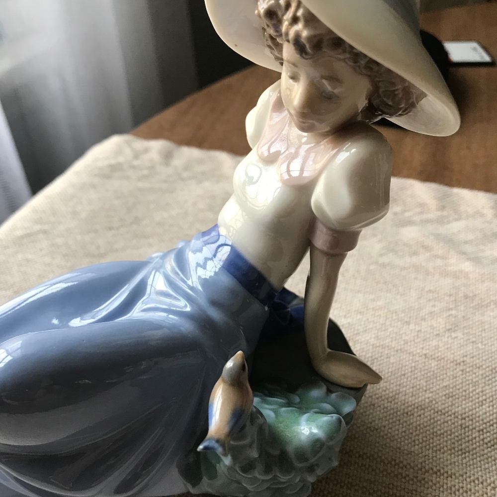 NAO Lladro 1042 “Listening to the Bird’s Songs” Figurine.